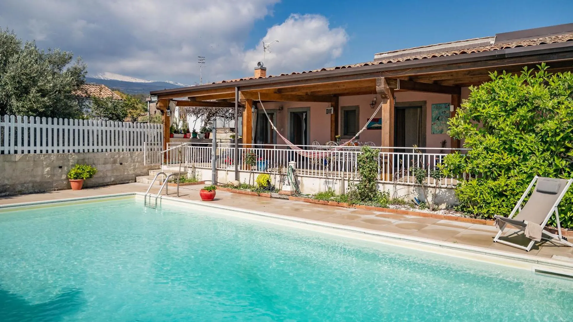 Villa Venere Sicily contacts